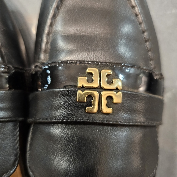 TORY BURCH • Black Leather Ballet Loafers • Size 5M - Picture 3 of 11